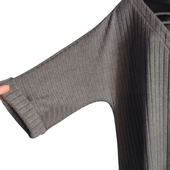 Buckle Black Women Oversize Dark Grey Vneck Sweater Shortsleeve Stretch Sz L NWT - Picture 6 of 11